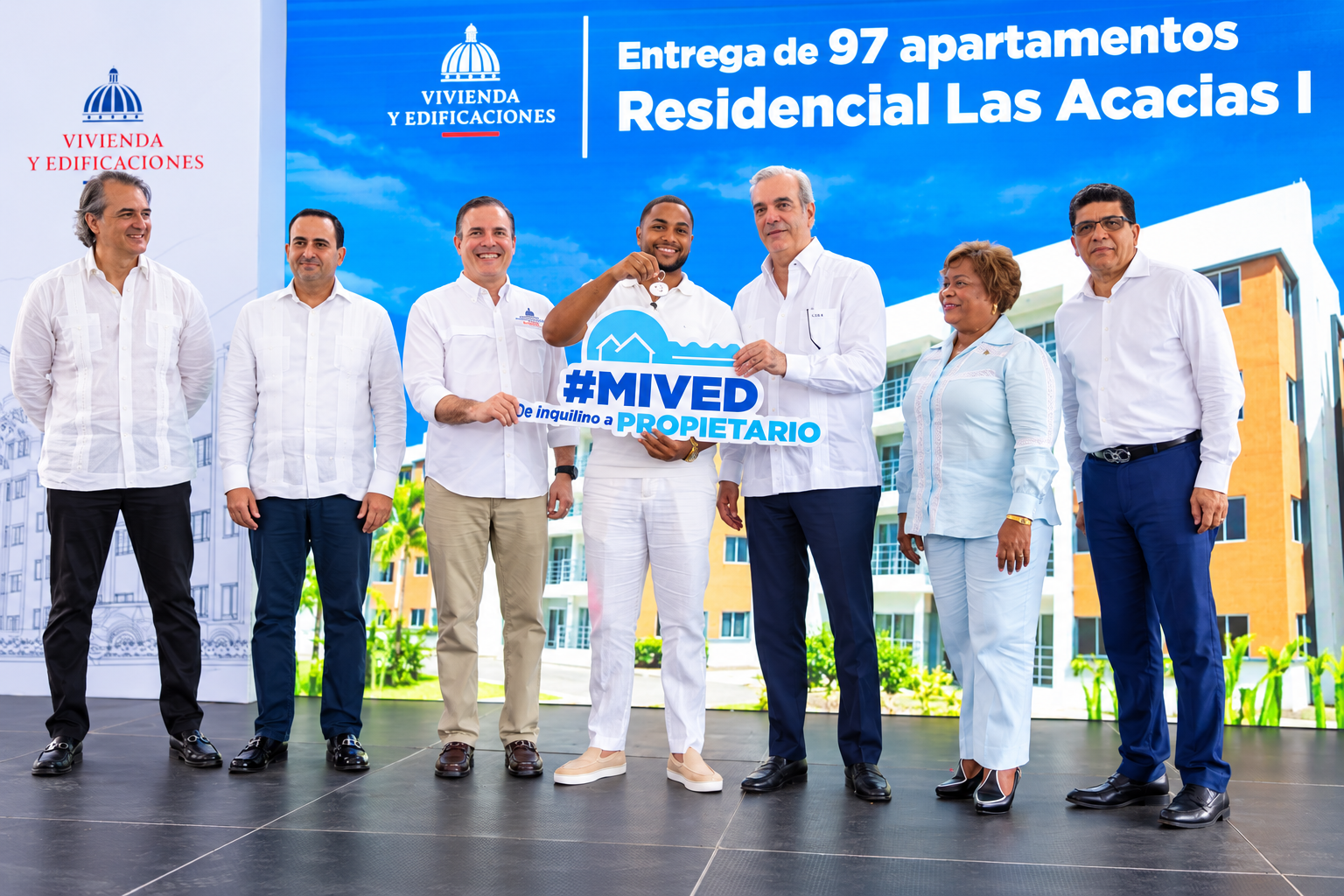 Presidente Abinader entrega 97 apartamentos en Santo Domingo Este