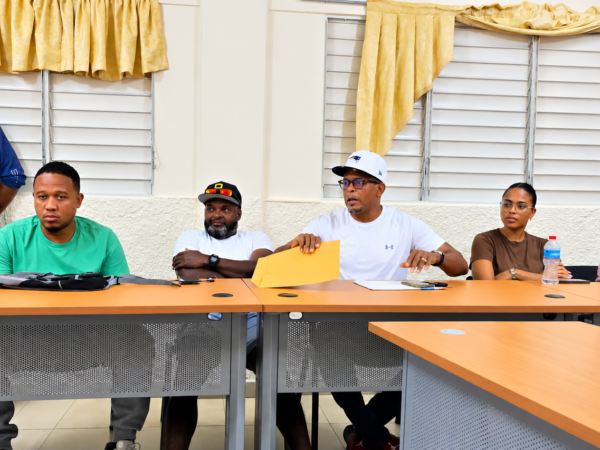 Comerciantes de Boca Chica denuncian pérdidas por lentitud de los trabajos de INAPA