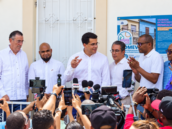 David Collado inaugura programas de mejoramiento de viviendas y recuperación de fachadas en Ciudad Colonial