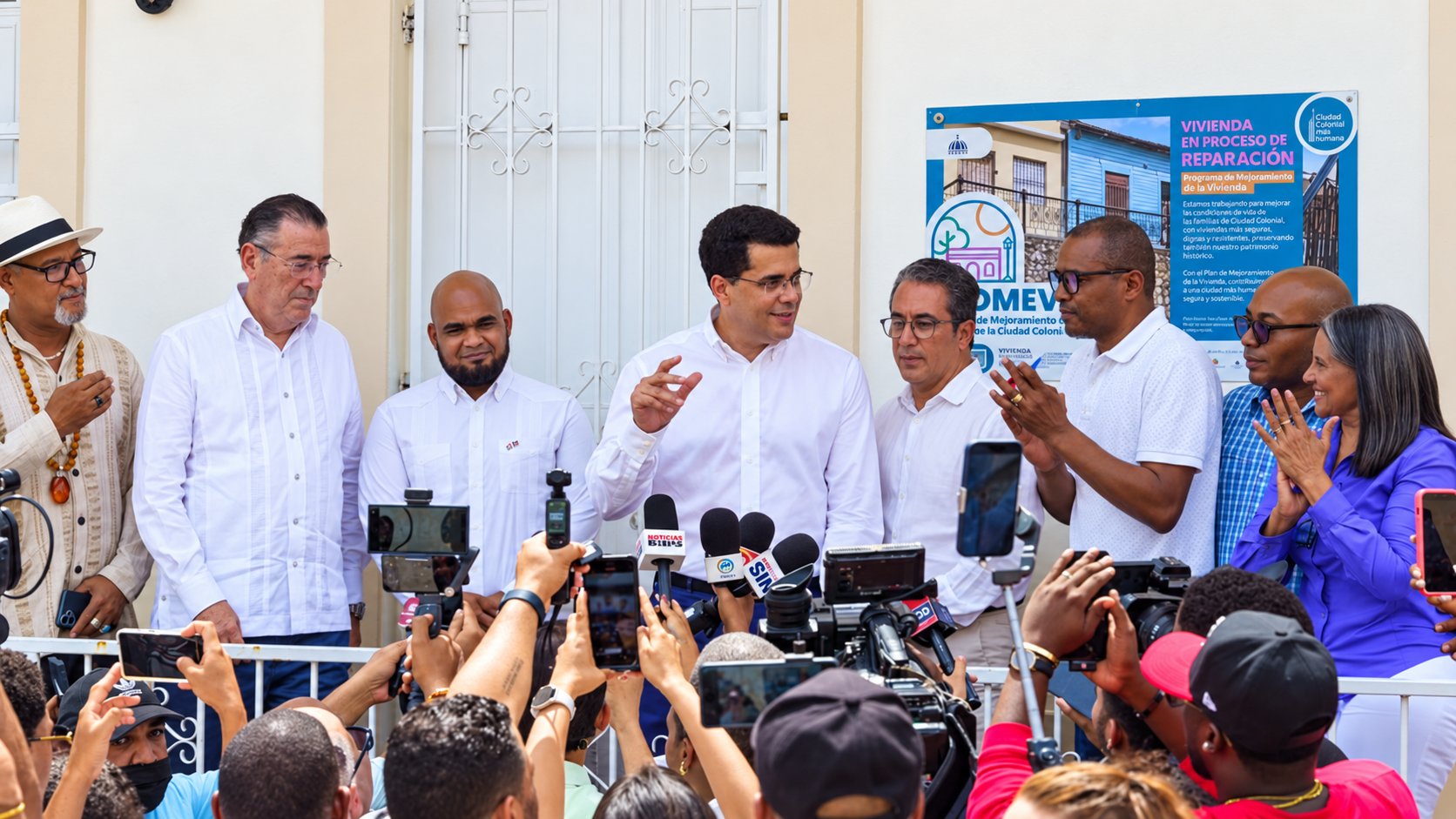 David Collado inaugura programas de mejoramiento de viviendas y recuperación de fachadas en Ciudad Colonial