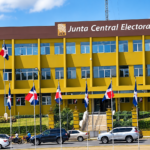 Empleados que trabajan en el proceso de emisión de la nueva cédula denuncian que aún no han cobrado